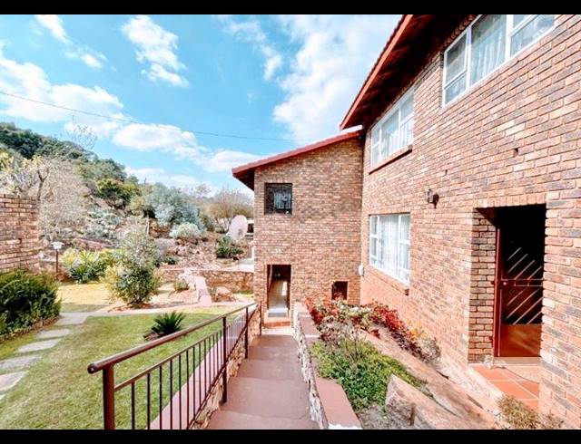 2 BEDROOM TOWNHOUSE FOR SALE IN RIDGEWAY